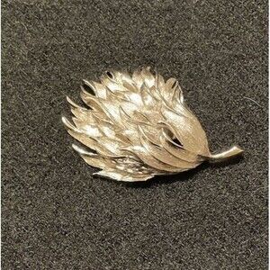 Vintage Marked Pastelli Leaf Feather Tone Silver Tone Brooch Pin 2.5x2”